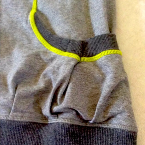 Lululemon jacket, with snap buttons - Picture 2 of 9